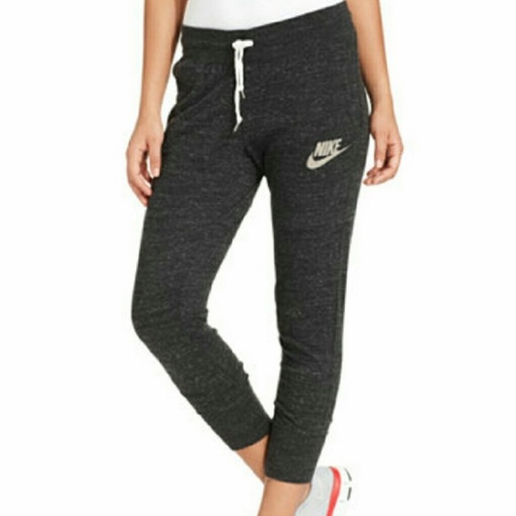 nike cropped joggers
